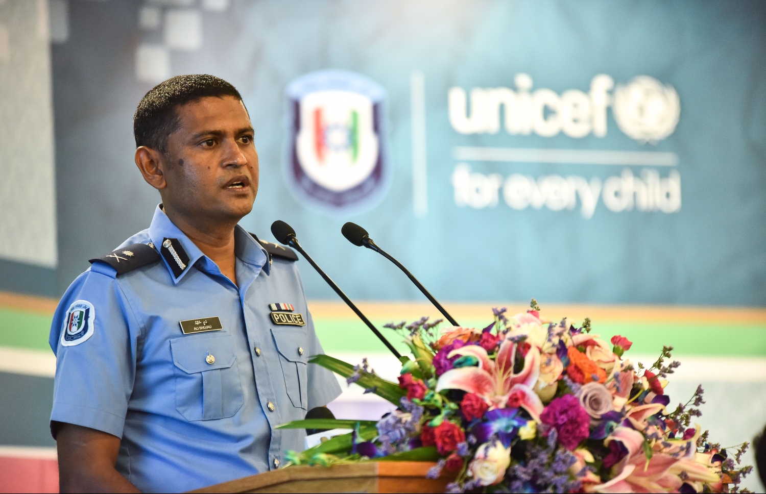 ކުށްތަކުން ކުޑަކުދިން ދުރުކުރުމާ ބެހޭ ގޮތުން މަޝްވަރާކުރަން ބޭއްވި ގައުމީ މަހާސިންތާގައި އެސިސްޓެންޓް ކޮމިޝަނާ އޮފް ޕޮލިސް އަލީ ސުޖާއު ވާހަކަދައްކަވަނީ.-- ފޮޓޯ: ނިޝާން އަލީ/ މިހާރު