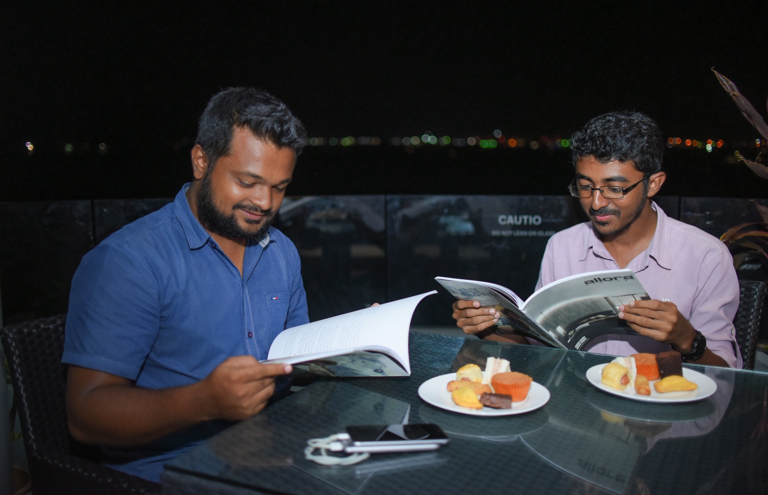 "ދޯ"ގެ ފަސް ވަނަ އަދަދު "ދަތުރު" ނެރުމަށް ސޯލްޓް ކެފޭގައި ބޭއްވި ހަފުލާގެ ތެރެއިން.--- ފޮޓޯ: ހުސައިން ވަހީދު/ މިހާރު