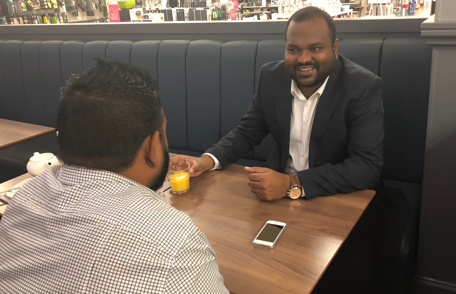 އެމްޑީޕީގެ ކުރީގެ ޗެއާޕާސަން އަލީ ވަހީދު ލަންޑަންގައި "މިހާރު"އަށް އިންޓަވިއުއެއް ދެއްވަނީ. ފޮޓޯ: މިހާރު