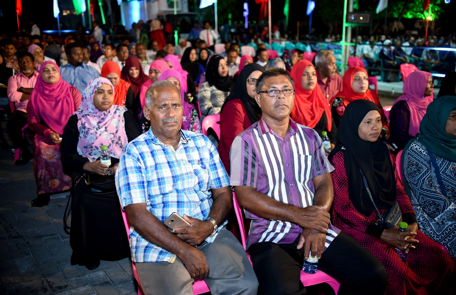 މާލެ: ނޮވެމްބަރު 9، 2017- "އަސްތާ" ގެ ނަމުގައި ޕީޕީއެމުން ބޭއްވި ޖަލްސާ: މި އަހަރުގެ ނަސްރުގެ ދުވަހާ ގުޅުވައިގެން ބޭއްވި މި ޖަލްސާ އަށް ވަރަށް ގިނަ ބަޔަކު ދިޔަ.---ފޮޓޯ: ނިޝާން އަލީ/މިހާރު