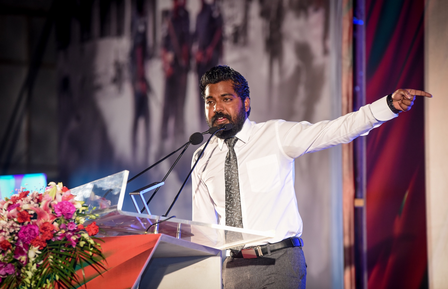 މާލެ: ނޮވެމްބަރު 9، 2017- "އަސްތާ" ގެ ނަމުގައި ޕީޕީއެމުން ބޭއްވި ޖަލްސާގައި ވެލިދޫ ދާއިރާގެ މެމްބަރު ޔާމީން ވާހަކަ ދައްކަވަނީ.---ފޮޓޯ: ނިޝާން އަލީ/މިހާރު