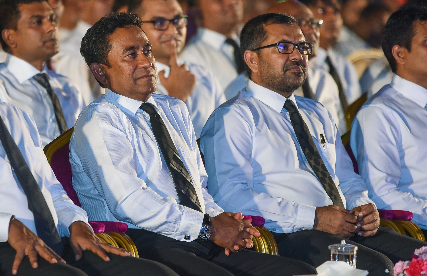 މާލެ: ނޮވެމްބަރު 9، 2017- "އަސްތާ" ގެ ނަމުގައި ޕީޕީއެމުން ބޭއްވި ޖަލްސާގައި އެ ޕާޓީގެ މުސްތަޝާރު ރައީސް ޔާމީނާއި ޕާޓީގެ ނައިބު ރައީސް ޓޫރިޒަމް މިނިސްޓަރު މޫސާ ޒަމީރު ބައިވެރިވެވަޑައިގަންނަވަނީ.---ފޮޓޯ: ނިޝާން އަލީ/މިހާރު