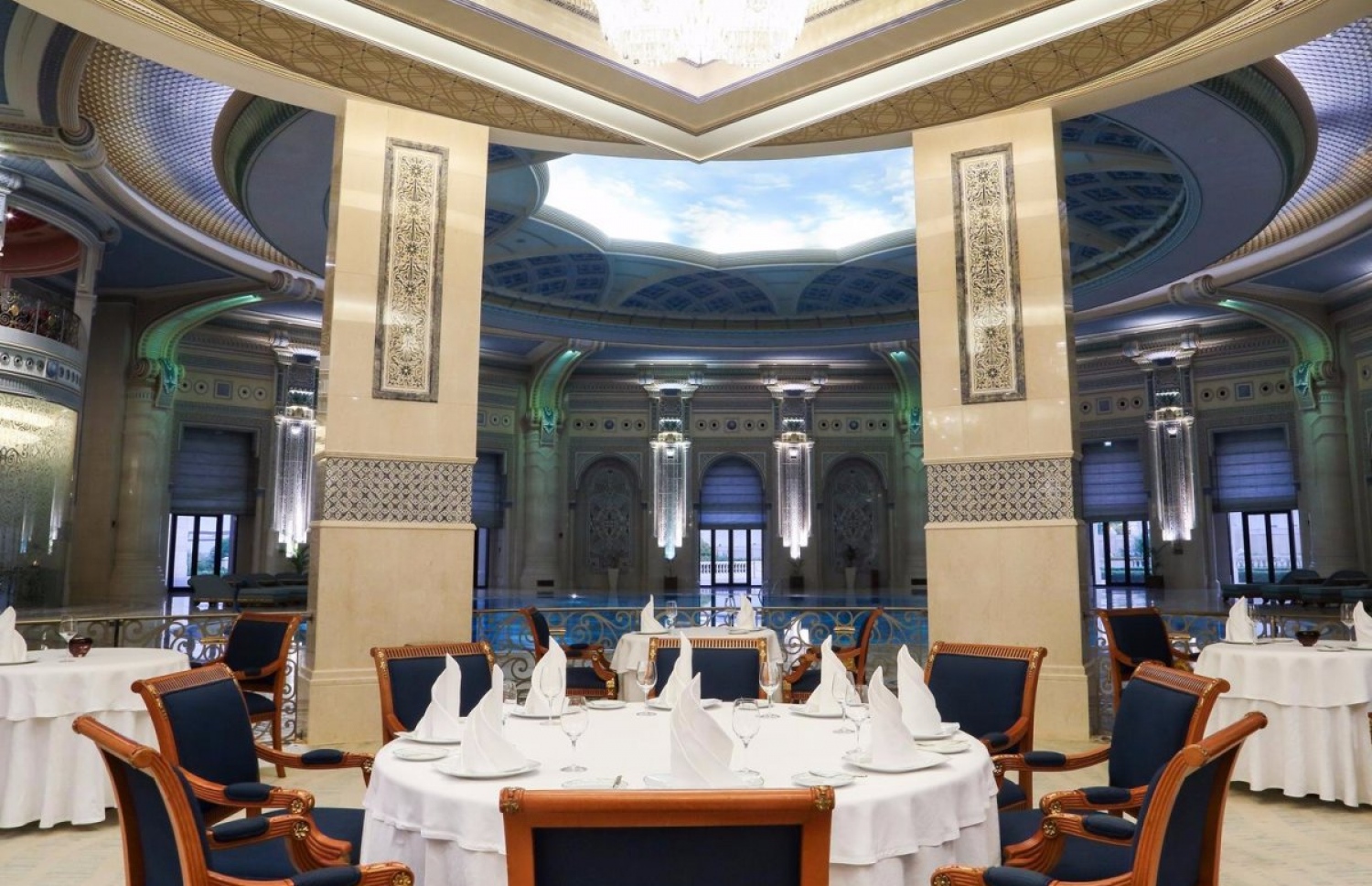 ރިޔާޒުގައި ހުންނަ ރިޒް ކާލްޓަން ހޮޓަލުގެ ރެސްޓޯރެންޓް.