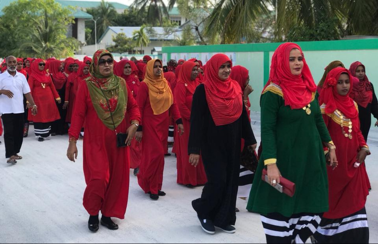 ކުޅުދުއްފުށީ އަންހެނުން މަހާ ޖައްރާފަށް ފަރިވަޅު އަރުވަން ހިނގާފައި ދަނީ.