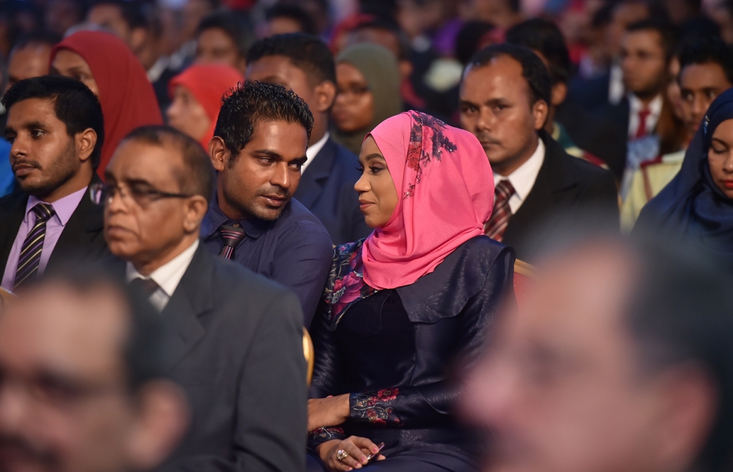 މި އަހަރުގެ ޖުމްހޫރީ ދުވަހުގެ މުނާސަބަތުގައި މިރޭ ބޭއްވި ޖަލްސާގައި ބައިވެރިވި ބައެއް މީހުން.---ފޮޓޯ: ރައީސް އޮފީސް