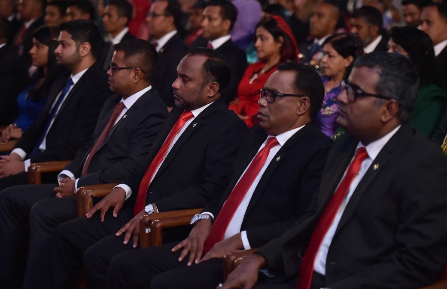 މާލެ: ނޮވެމްބަރު 11، 2017- މި އަހަރުގެ ޖުމްހޫރީ ދުވަހުގެ މުނާސަބަތުގައި ބޭއްވި ޖަލްސާގައި ބައިވެރިވެވަޑައިގެންނެވި ބައެއް ބޭފުޅުން.---ފޮޓޯ: ރައީސް އޮފީސް