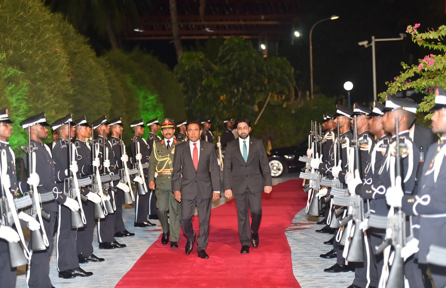 މާލެ: ނޮވެމްބަރު 11، 2017- މި އަހަރުގެ ޖުމްހޫރީ ދުވަހުގެ މުނާސަބަތުގައި ބޭއްވި ޖަލްސާ އަށް ރައީސް ޔާމީން ވަޑައިގަންނަވަނީ.---ފޮޓޯ: ރައީސް އޮފީސް