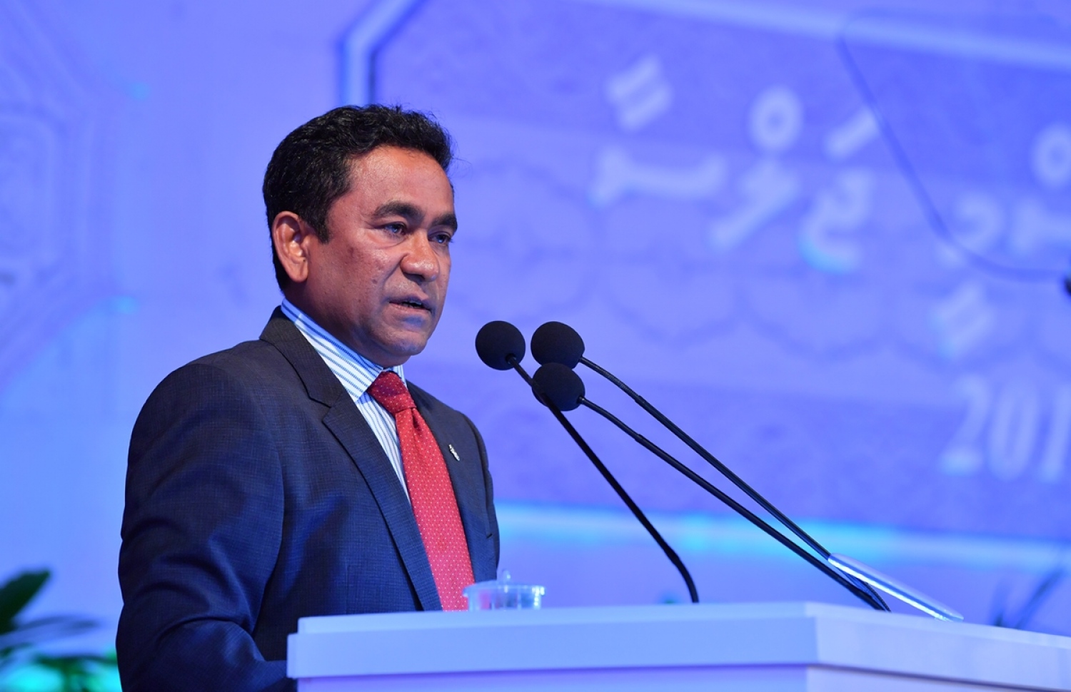 މާލެ: ނޮވެމްބަރު 11، 2017: މި އަހަރުގެ ޖުމްހޫރީ ދުވަހުގެ މުނާސަބަތުގައި ބޭއްވި ޖަލްސާގައި ރައީސް އަބްދުﷲ ޔާމީން ވާހަކަފުޅު ދައްކަވަނީ.---ފޮޓޯ: ރައީސް އޮފީސް