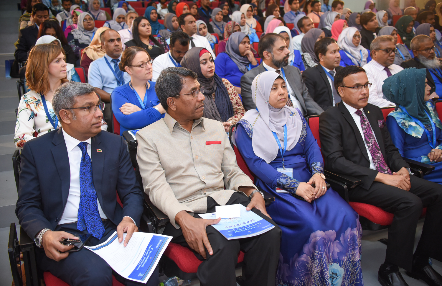މީގެ ކުރިން އަހަރެއްގައި ބޭއްވި ޓީޗަރުންގެ ކޮންފަރެންސްގައި ޓީޗަރުންނާއި ތައުލީމީ ދާއިރާގެ ތަޖުރިބާކާރުން ބައިވެރިވަނީ..-