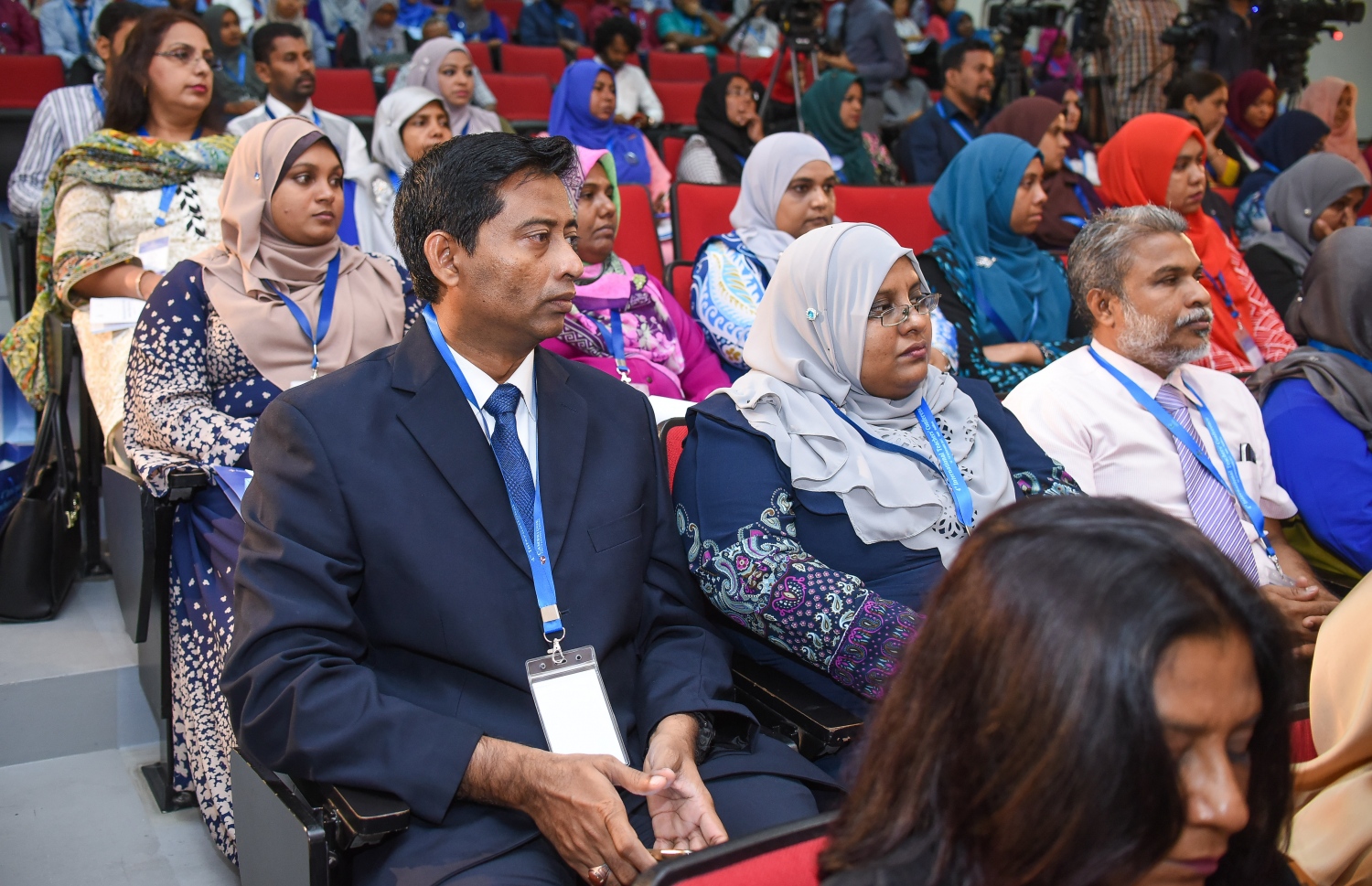 ޓީޗަރުންގެ ކޮންފަރެންސްގައި ބައިވެރިވި ޓީޗަރުންތަކެއް: ރާއްޖޭގައި އަދިވެސް ބިދޭސީ ޓީޗަރުން ގިނަ-- މިހާރު ފޮޓޯ