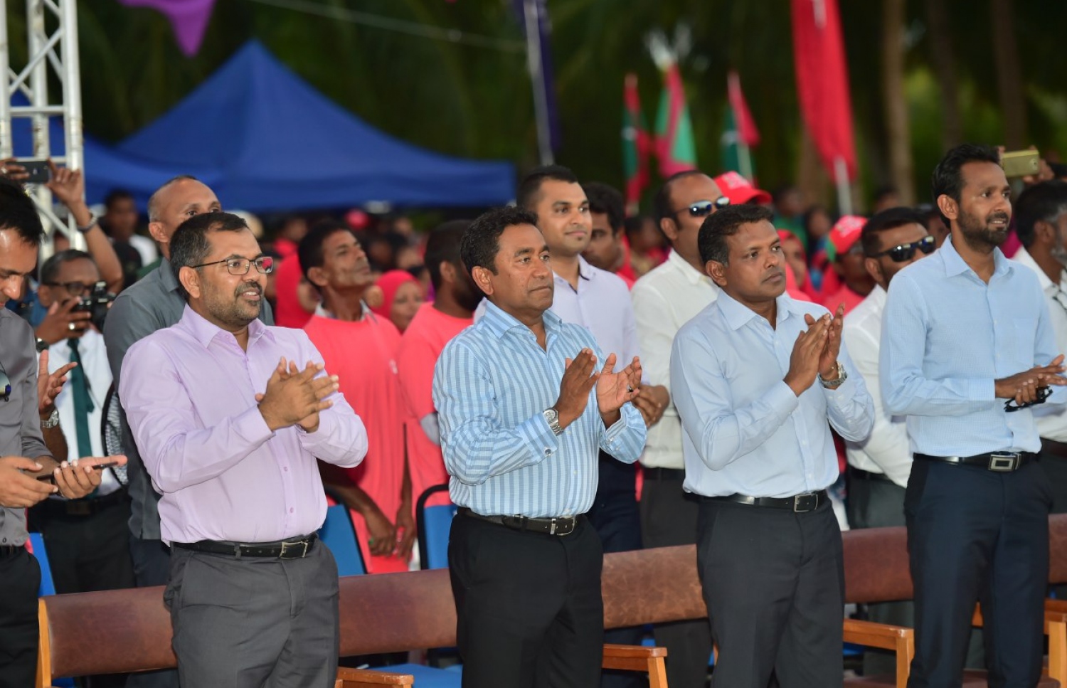 ހދ. ކުޅުދުއްފުށި: މި ރަށުގެ އެއާޕޯޓް އެޅުމަށް ބޭނުންވާ ބިން ހިއްކުމުގެ މަޝްރޫއު ފައްޓަވައި ދެއްވުމަށް ފަހު ރައީސް ޔާމީން އަތް ޖައްސަވަނީ.---ފޮޓޯ: ރައީސް އޮފީސް