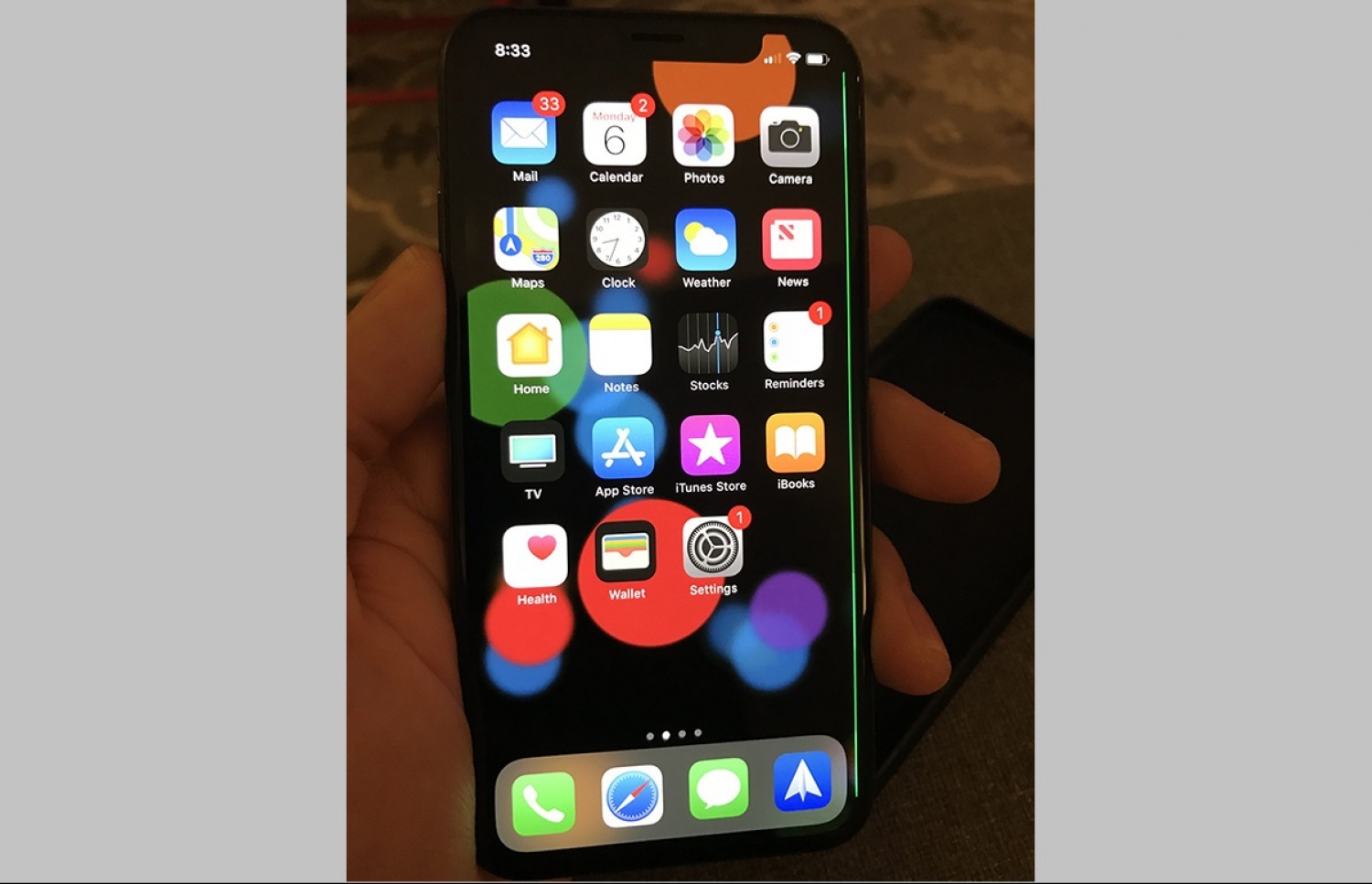 އައިފޯން 10ގެ ސްކްރީނަށް ފެހިކުލައިގެ ރޮނގު އަރާފައި