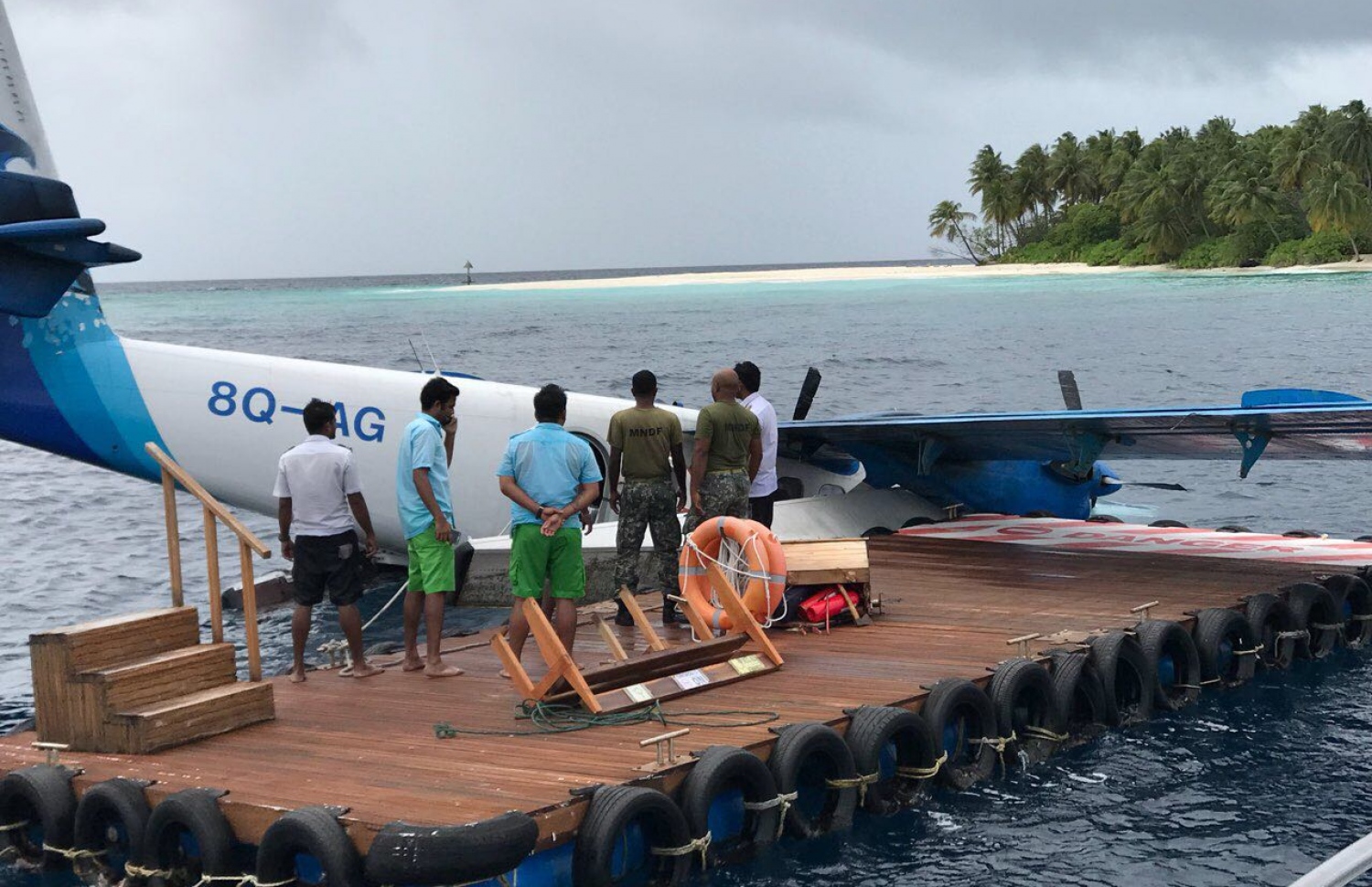 ދޫރެސްގެ މޫދަށް ފެތުނު، މޯލްޑިވިއަންގެ ބޯޓު ނެގުމަށް ފަހު ޑޮކާ ކައިރިކޮށްފައި.