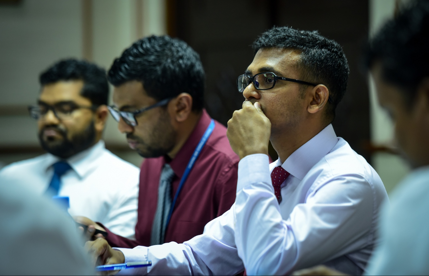 އަންނަ އަހަރުގެ ބަޖެޓް ދިރާސާކުރާ ކޮމިޓީގައި ފިނޭންސް މިނިސްޓަރު މުނައްވަރު: ރާއްޖޭގެ ދަރަނި އަންނަނީ ބޮޑުވަމުން