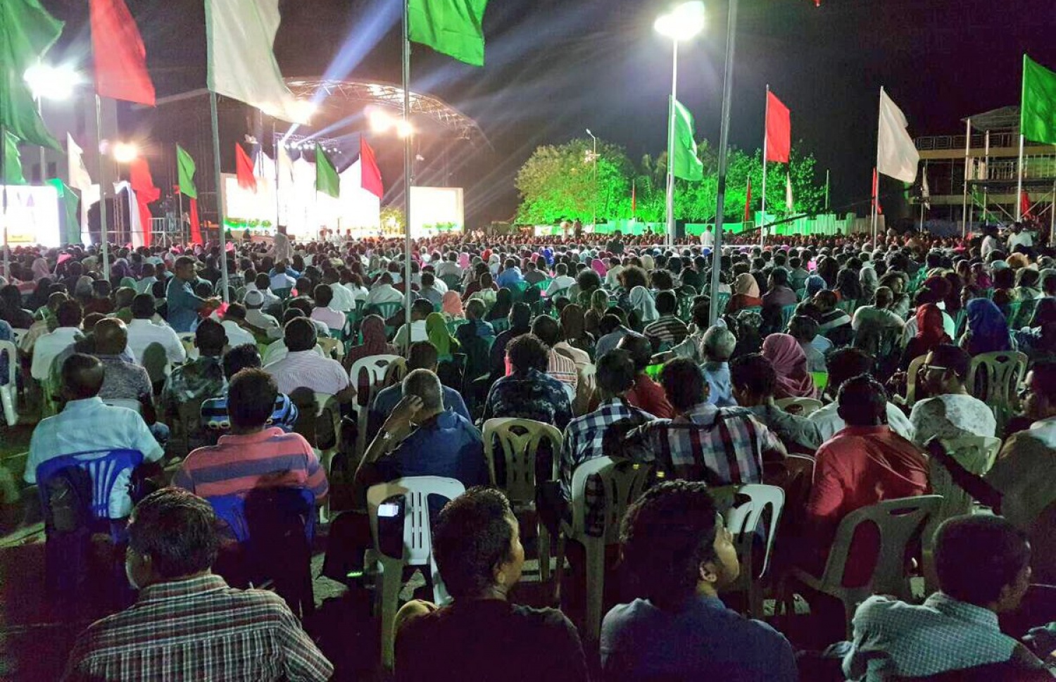 ސަރުކާރަށް ހަތަރު އަހަރު ފުރުން ފާހަގަކުރަން ކާނިވަލުގައި ބޭއްވި ޖަލްސާ: --ފޮޓޯ: ރައީސް އޮފީސް