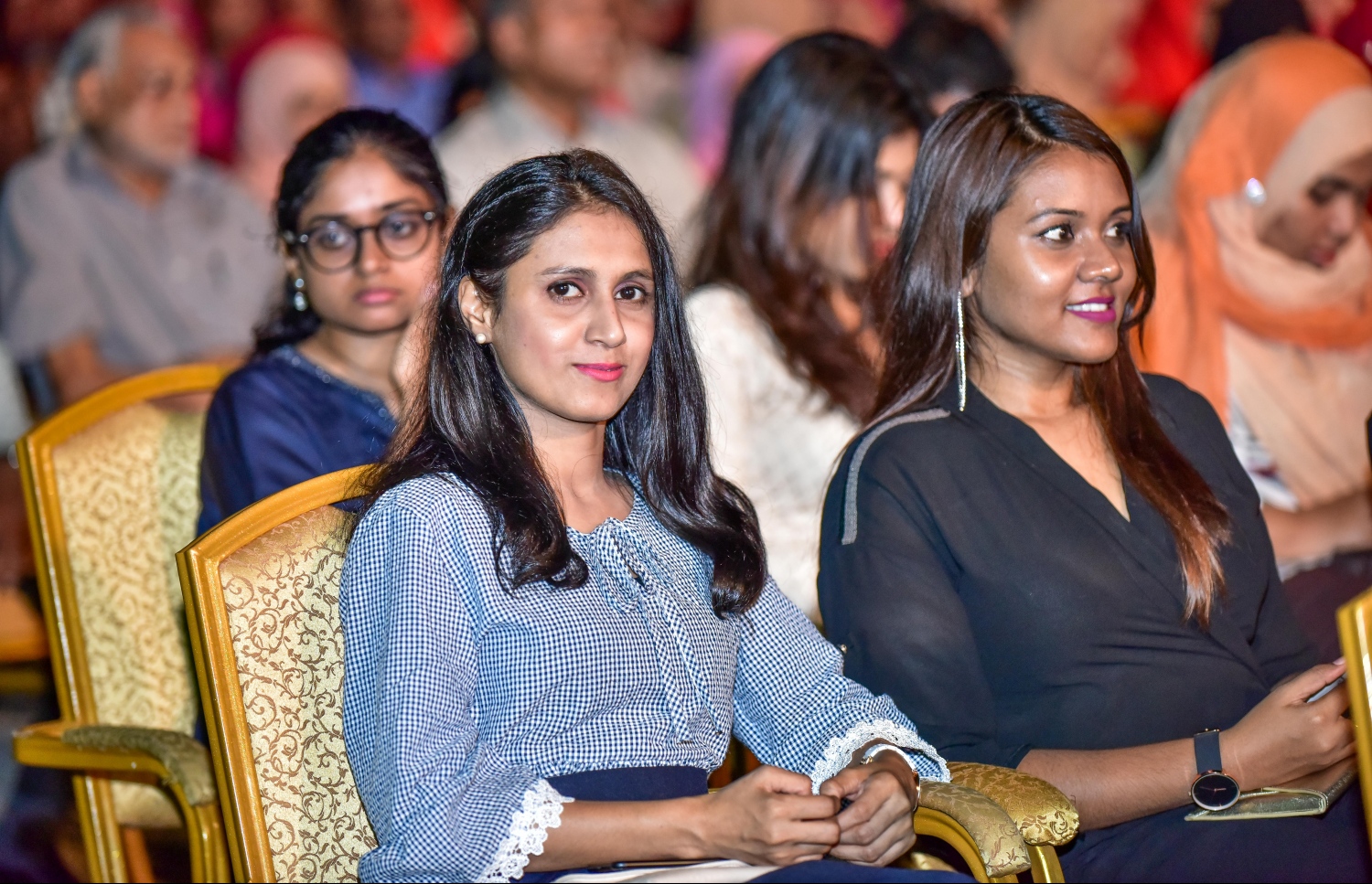 މާލެ: ނޮވެމްބަރު 17، 2017- ރައީސް ޔާމީންގެ ސަރުކާރަށް ހަތަރު އަހަރު ފުރުން ފާހަގަކުރުމަށް ކާނިވާ ސަރަހައްދުގައި ބޭއްވި ބިޔަ ޖަލްސާގައި ބައިވެރިވި ބައެއް މީހުން.---ފޮޓޯ: ނިޝާން އަލީ/މިހާރު