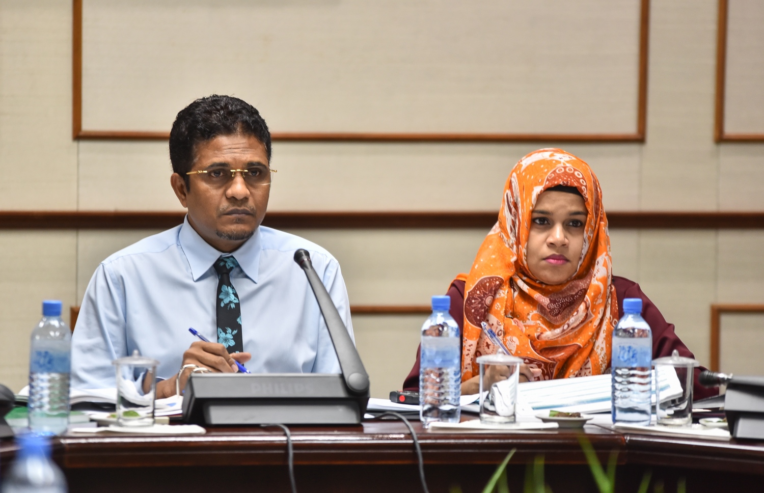 މަޖިލީހުގެ ކޮމެޓީގެ ބައްދަލުވުމެއްގެ ރިޔާސަތު ނިހާން (ވ) ބަލަހައްޓަވަނީ.---ފޮޓޯ: މިހާރު