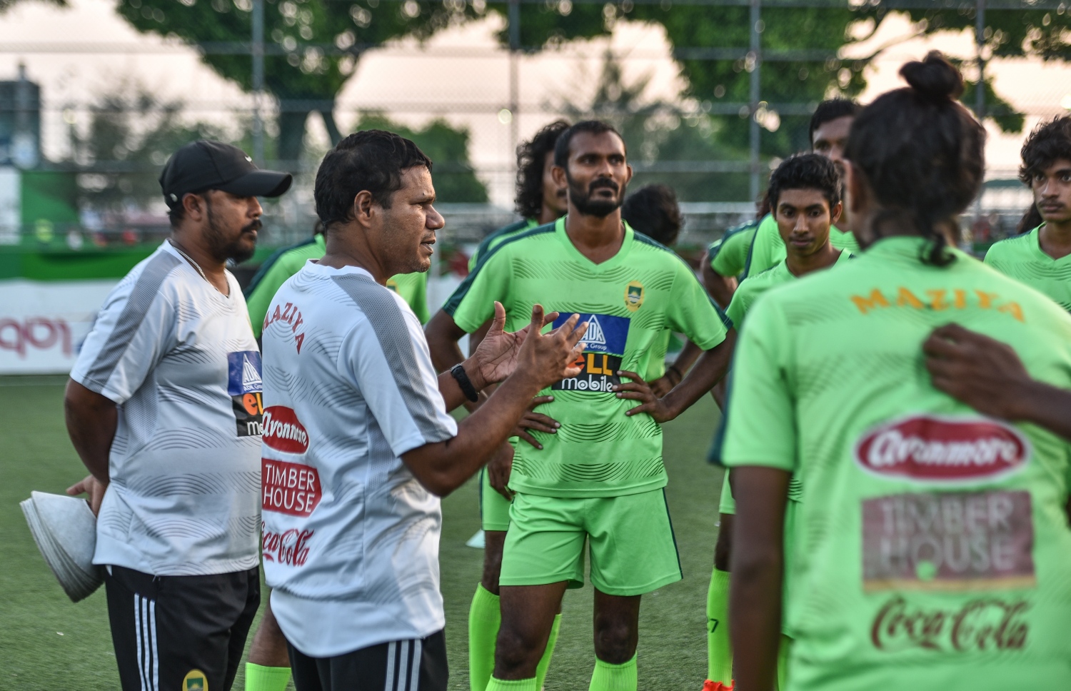 މާޒިޔާގެ ފަރިތަކުރުންތަކުގެ ތެރެއިން އިންމަ (ވ) އެ ޓީމުގެ ކުޅުންތެރިންނަށް ބުނެދެނީ.-- ފޮޓޯ: ހުސެއިން ވަހީދު/ މިހާރު