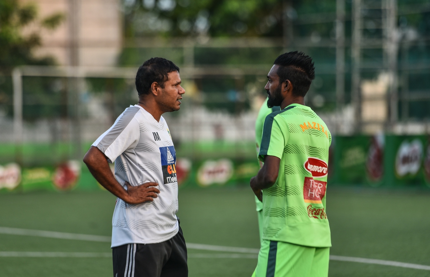 މާޒިޔާ ފަރިތަކުރުންތަކުގެ ތެރެއިން އުމެއިރު (ކ) އާއި އިންމަ ވާހަކަ ދައްކަނީ.-- ފޮޓޯ: ހުސެއިން ވަހީދު/ މިހާރު