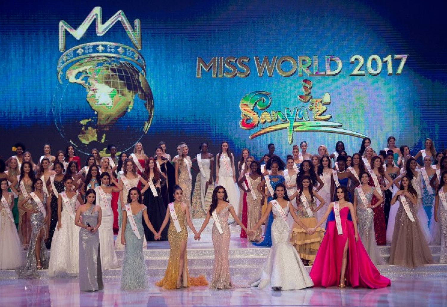 މިސް ވޯލްޑް 67 ވަނަ މުބާރާތް ޗައިނާގެ ސަންޔާގައި ކުރިއަށް ދަނީ. ރީތީގެ ރާނީއަކަށް ހޮވުނީ މިސް އިންޑިއާ މަނޫޝީ ޝީލާ. -- ފޮޓޯ: އޭއެފްޕީ