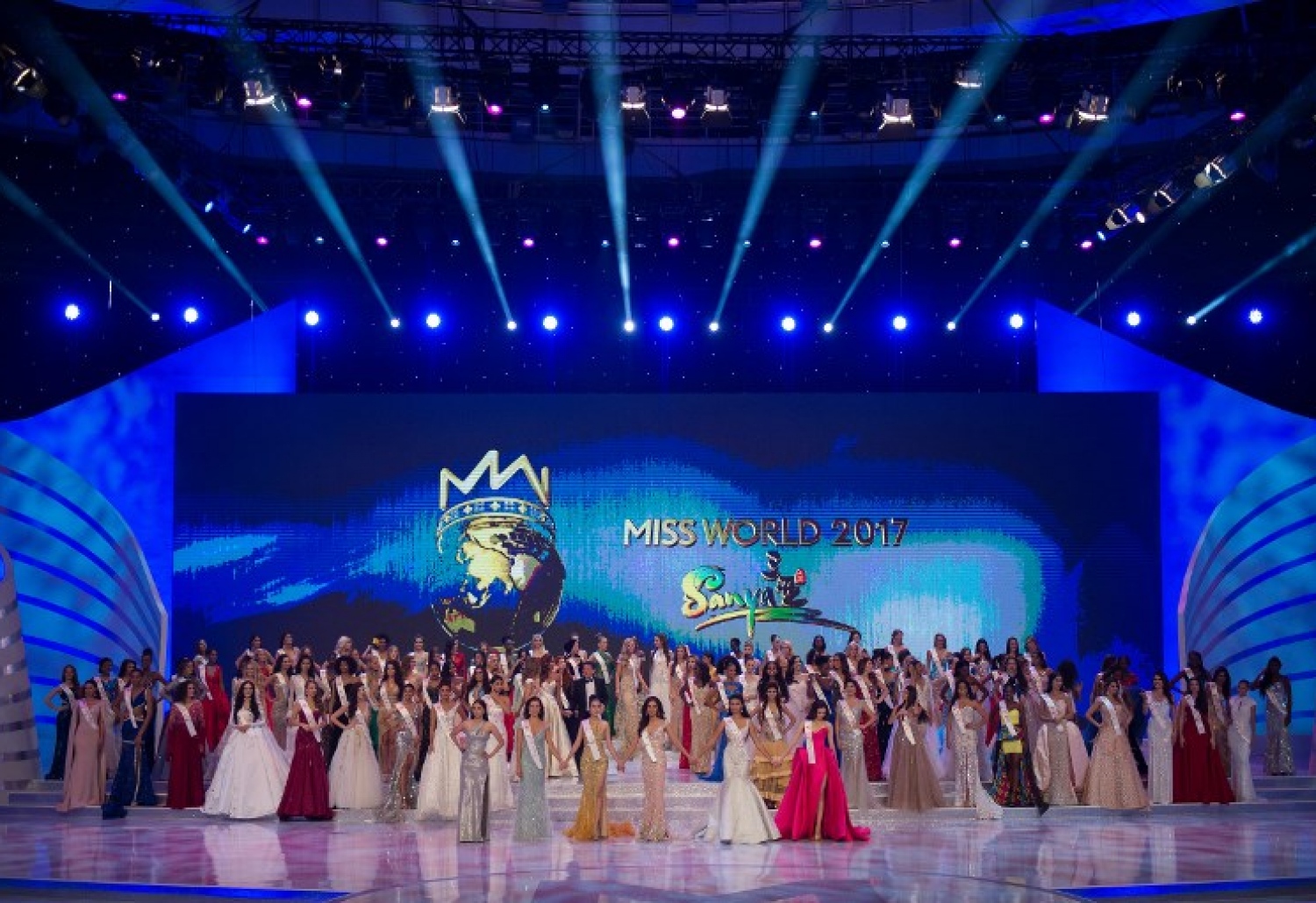 މިސް ވޯލްޑް 67 ވަނަ މުބާރާތް ޗައިނާގެ ސަންޔާގައި ކުރިއަށް ދަނީ. ރީތީގެ ރާނީއަކަށް ހޮވުނީ މިސް އިންޑިއާ މަނޫޝީ ޝީލާ. -- ފޮޓޯ: އޭއެފްޕީ