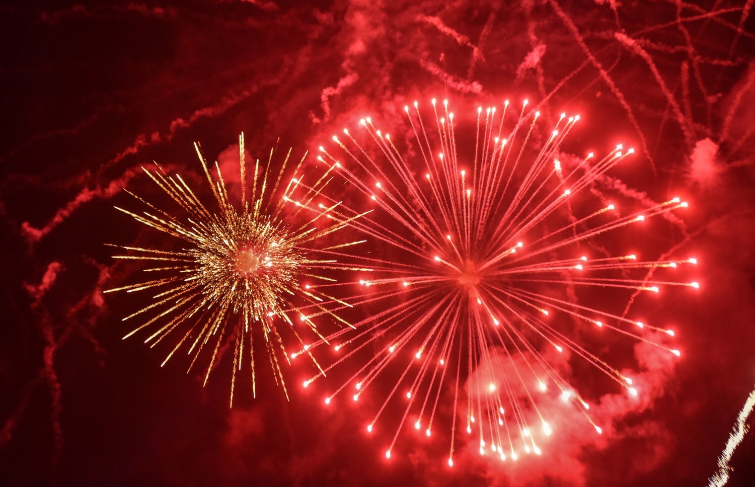 ހުޅުމާލެ ފޭސް 2: ނޮވެމްބަރު 18، 2017- ގާތްގަނޑަކަށް 80،000 މީހުންނަށް އަމާޒުކޮށް ހުޅުމާލޭގެ ދެވަނަ ފިޔަވަހީގައި ފްލެޓް އެޅުމުގެ ބިޔަ މަޝްރޫއު އިފްތިތާހު ކުރުމުގެ ރަސްމިއްޔާތުގައި ހަވާއަރުވަނީ.---ފޮޓޯ: ހުސެއިން ވަހީދު/މިހާރު