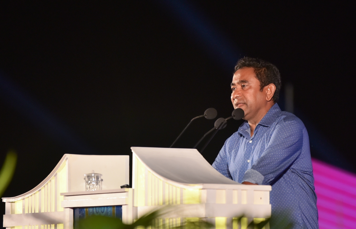 ހުޅުމާލެ ފޭސް 2: ނޮވެމްބަރު 18، 2017- ގާތްގަނޑަކަށް 80،000 މީހުންނަށް އަމާޒުކޮށް ހުޅުމާލޭގެ ދެވަނަ ފިޔަވަހީގައި ފްލެޓް އެޅުމުގެ ބިޔަ މަޝްރޫއު އިފްތިތާހު ކުރުމަށް ބޭއްވި ރަސްމިއްޔާތުގައި ރައީސް އަބްދުﷲ ޔާމީން ވާހަކަފުޅު ދައްކަވަނީ: ގިނަ ބަޔަކަށް ބޯހިޔާވަހިކަން ލިބޭނެ ކަމުގެ އުއްމީދު ގެނެސް ދެއްވި.---ފޮޓޯ: ހުސެއިން ވަހީދު/މިހާރު