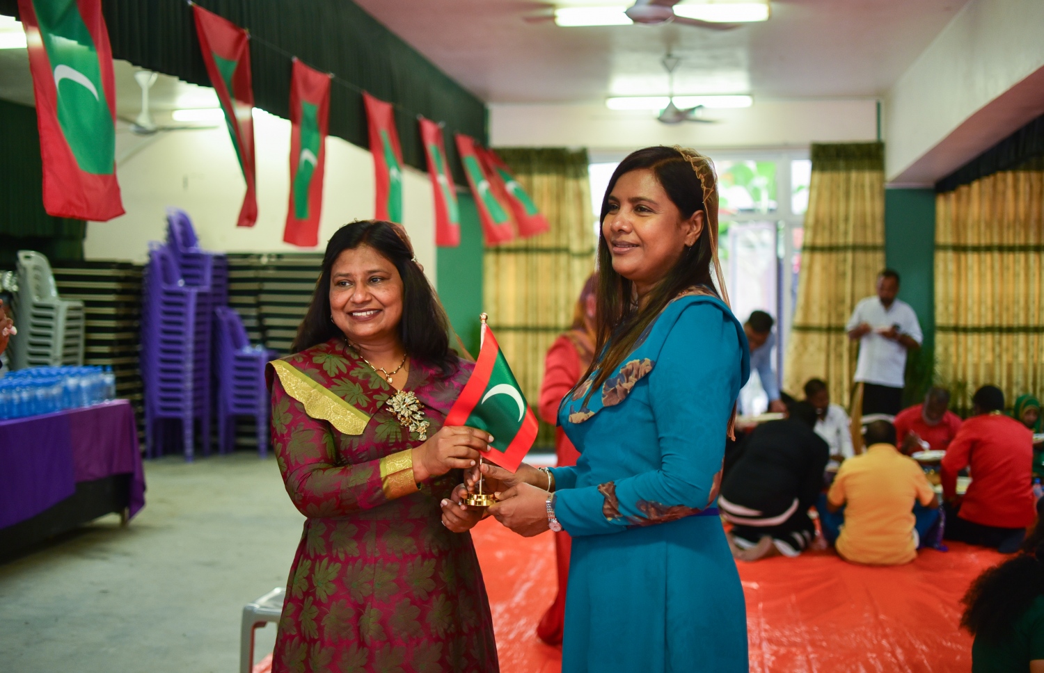 މާލެ: ނޮވެމްބަރު 19، 2017- މި އަހަރުގެ ގައުމީ ދުވަސް ފާހަގަކުރުމަށް އަމީނިއްޔާ ސްކޫލްގައި ބޭއްވި ހަރަކާތްތަކުގައި އެޑިއުކޭޝަން މިނިސްޓަރު ޑރ. އާއިޝަތު ޝިހާމް (ކ) ބައިވެރިވެވަޑައިގަންނަވަނީ.---ފޮޓޯ: ހުސެއިން ވަހީދު/މިހާރު