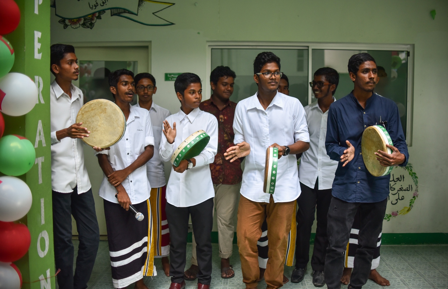 މާލެ: ނޮވެމްބަރު 19، 2017- މި އަހަރުގެ ގައުމީ ދުވަސް ފާހަގަކުރުމަށް އަރަބިއްޔާ ސްކޫލުގައި ބޭއްވި ސަގާފީ ހަރަކާތުގެ ތެރެއިން.---ފޮޓޯ: ހުސެއިން ވަހީދު/މިހާރު