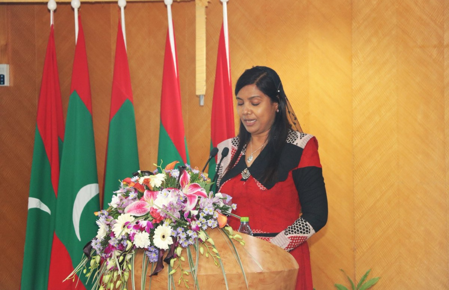 ހިސާބާއި ލިޓްރެސީގެ ގައުމީ ސްޓްރެޓެޖީ ޕްލޭން ލޯންޗުކުރުމަށް މިއަދު ބޭއްވި ރަސްމިއްޔާތުގައި އެޑިއުކޭޝަން މިނިސްޓަރު ޑރ. އާއިޝަތު ޝިހާމް ވާހަކަދައްަކަވަނީ.-- ފޮޓޯ: އެޑިއުކޭޝަން މިނިސްޓްރީ