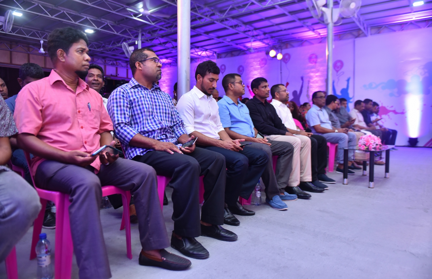 މާލެ: ނޮވެމްބަރު 21، 2017- ޕީޕީއެމުން މިރޭ ބޭއްވި ޖަލްސާގައި ބައިވެރިވެވަޑައިގެންނެވި، ދައުލަތާއި ޕީޕީއެމްގެ ބައެއް އިސްވެރިން.---ފޮޓޯ: ހުސެއިން ވަހީދު/މިހާރު