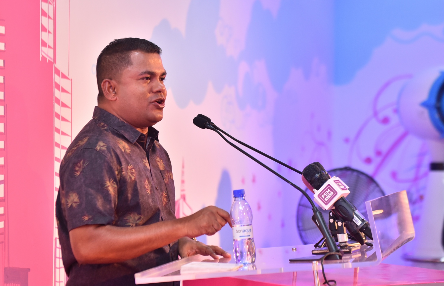 މާލެ: ނޮވެމްބަރު 21، 2017- ޕީޕީއެމުން މިރޭ ބޭއްވި ޖަލްސާގައި ހުޅުދޫ ދާއިރާގެ މެމްބަރު ޝާހިދު ވާހަކަ ދައްކަވަނީ.---ފޮޓޯ: ހުސެއިން ވަހީދު/މިހާރު