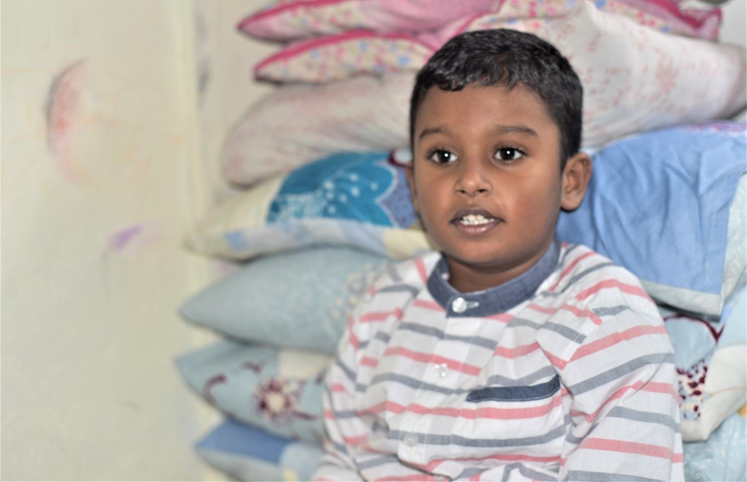 އަޝްހަމް މިދިޔަ އަންގާރަ ދުވަހު ގޭގައި މަޑުކޮށްލައިގެން: ގުރުއާން ހިތުދަސްކުރަން ފެށީ ފުރަތަމަ އަޑުއަހައިގެން.-- މިހާރު ފޮޓޯ: އަމާނީ އަބްދުﷲ