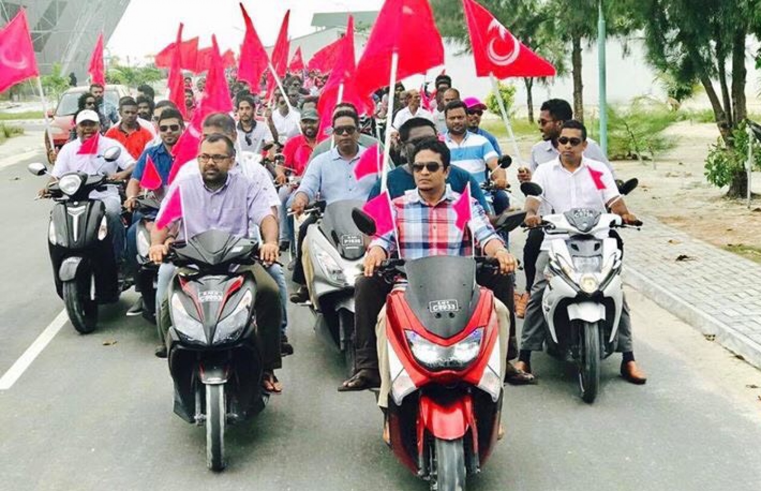 ޕީޕީއެމުން ތިނަދޫގައި އިއްޔެ ބޭއްވި ސައިކަލް ބުރުގައި އެ ޕާޓީގެ އިސް ބައެއް ބޭފުޅުން ބައިވެރިވެވަޑައިގަންނަވަނީ.