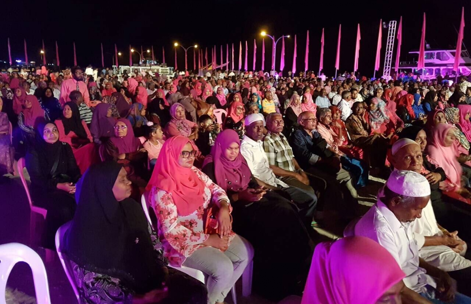 ގދ. ތިނަދޫގައި މިރޭ ޕީޕީއެމް އިން ބޭއްވި ޖަލްސާގައި ބައިވެރިވި މީހުންތަކެއް: ގިނަ އަދަދެއްގެ ބަޔަކު އެ ޖަލްސާގައި ބައިވެރިވި.