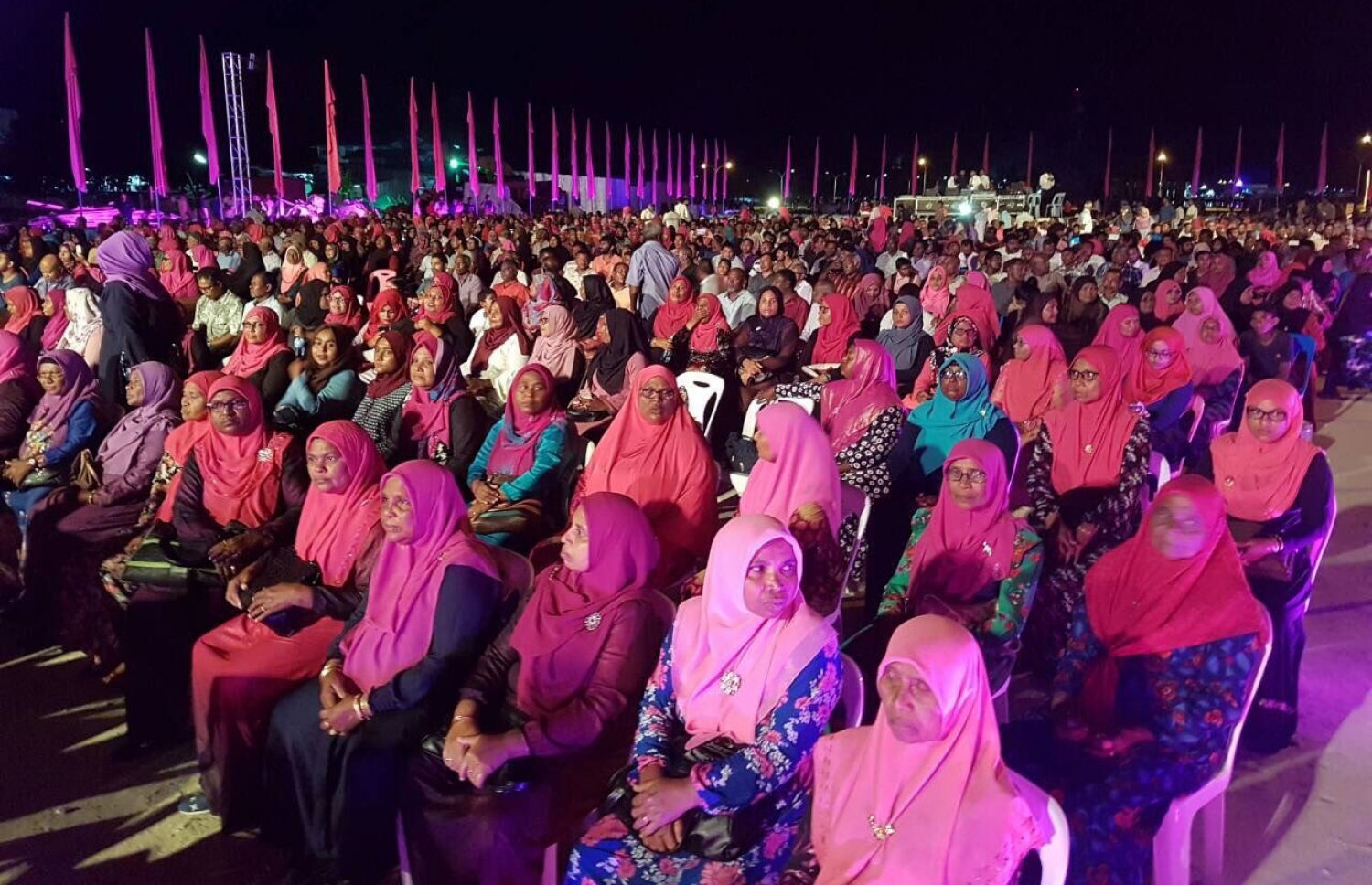 ގދ. ތިނަދޫގައި މިރޭ ޕީޕީއެމް އިން ބޭއްވި ޖަލްސާގައި ބައިވެރިވި މީހުންތަކެއް: ގިނަ އަދަދެއްގެ ބަޔަކު އެ ޖަލްސާގައި ބައިވެރިވި.