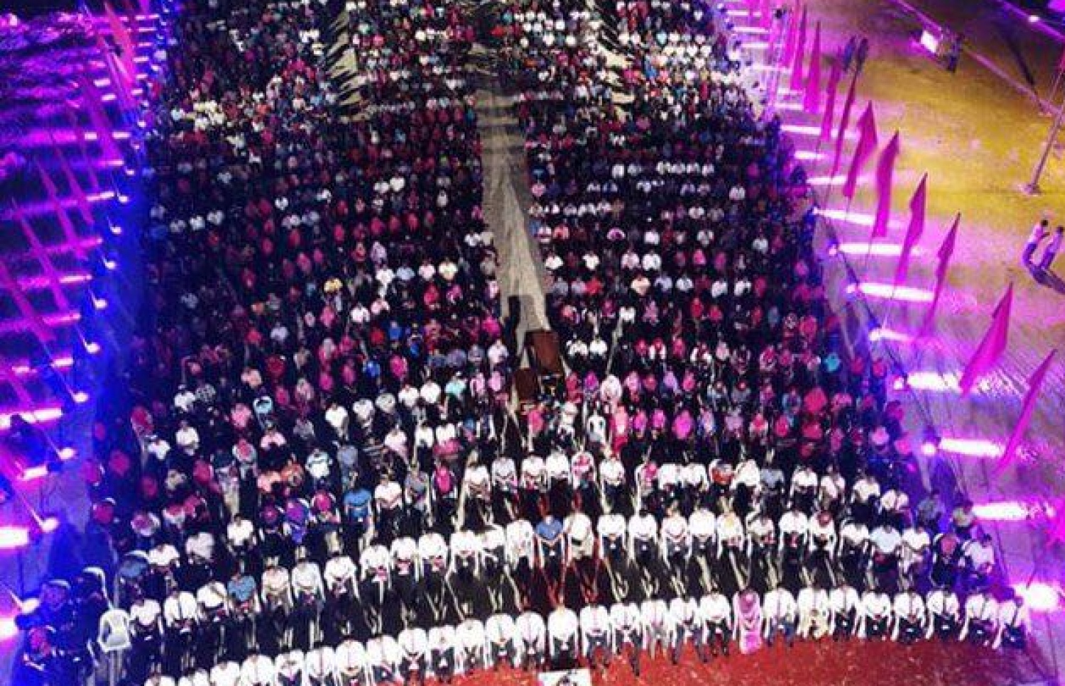 ޕީޕީއެމުން ތިނަދޫގައި މިރޭ ބޭއްވި ބޮޑު ޖަލްސާ އަށް ދިޔަ ބައެެއް މީހުން.