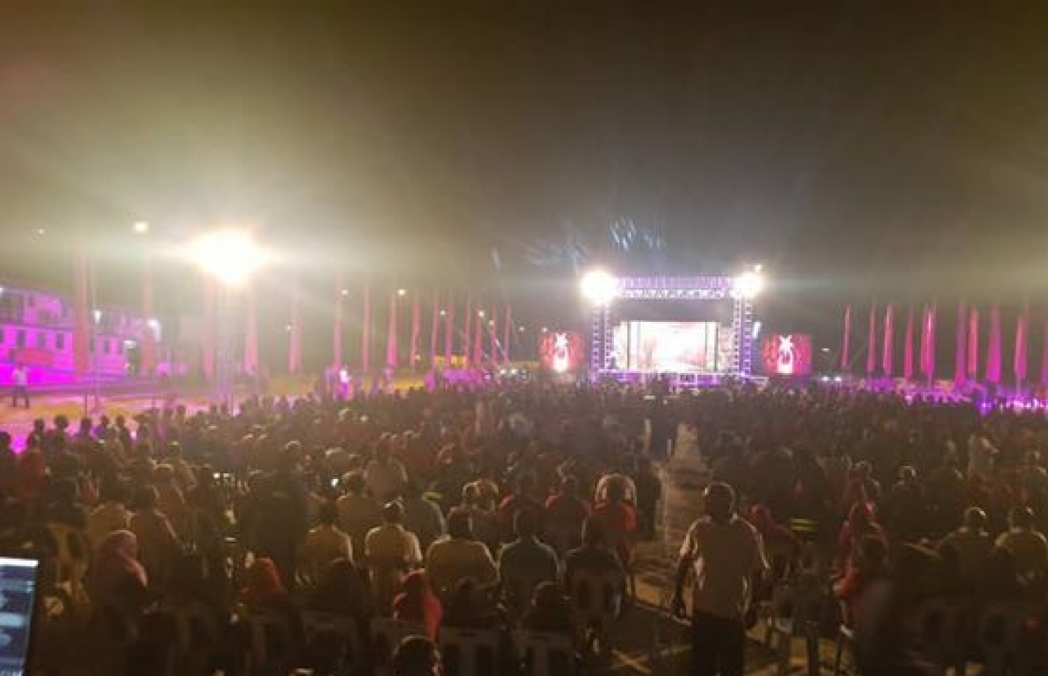 ޕީޕީއެމުން ތިނަދޫގައި މިރޭ ބޭއްވި ބޮޑު ޖަލްސާ އަށް ދިޔަ ބައެެއް މީހުން.