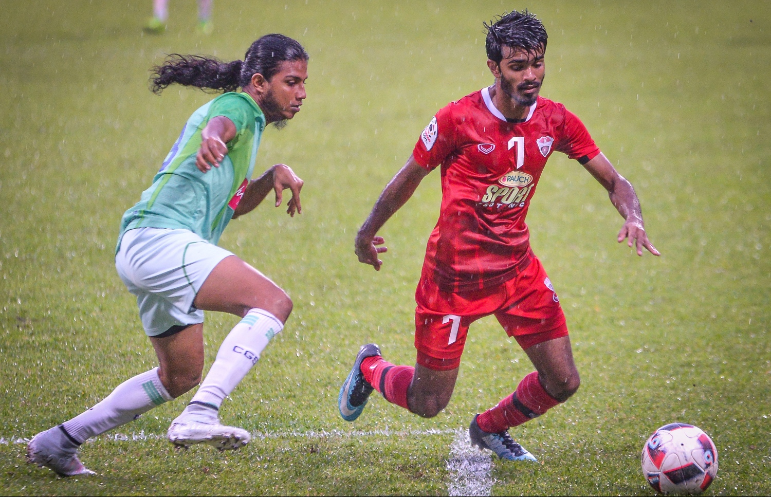 ގްރީން ސްޓްރީޓްސްގެ ތޮއްޕޭ (ވ) ކައިރިން ޓީސީގެ ފޭދޫ އިއްބެ ބޯޅަ ހިފައިގެންދަނީ.-- ފޮޓޯ: ނިޝާން އަލި/ މިހާރު