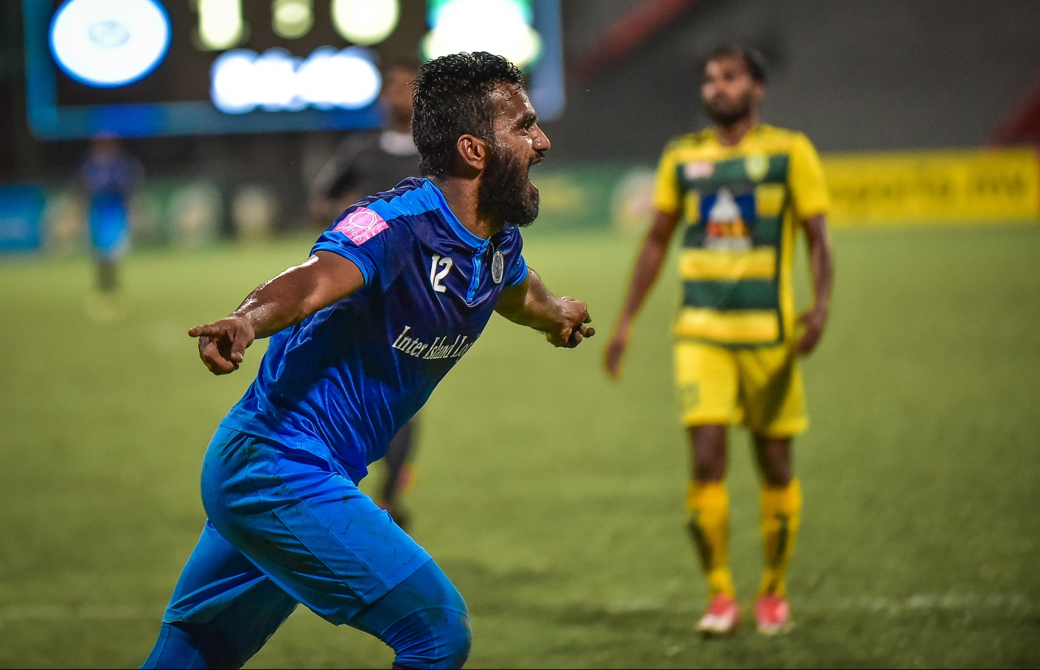 ދަގަނޑޭ ރޭގެ މެޗުގައި ލަނޑު ޖެހުމަށް ފަހު އުފާފާޅުކުރަނީ. ފޮޓޯ: ނިޝާން އަލީ/ މިހާރު