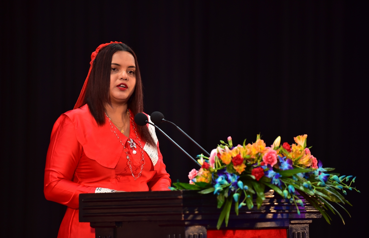 މާލެ: ނޮވެމްބަރު 28، 2017- ދަރުބާރުގޭގައި ކުރިއަށް ގެންދާ ޔޫތު ފޯރަމް ފެށުމުގެ ރަސްމިއްޔާތުގައި ޒުވާނުންނާއި ކުޅިވަރާ ބެހޭ ވަޒީރު އިރުތިޝާމް އާދަމް ވާހަކަ ދައްކަވަނީ: ޒުވާނުންގެ ބައިނަލްއަގްވާމީ ފޯރަމެއް ރާއްޖޭގައި ބޭއްވުމަށް ތައްޔާރުވަމުން އަންނަ ކަމަށް ވިދާޅުވި.---ފޮޓޯ: ހުސެއިން ވަހީދު/މިހާރު