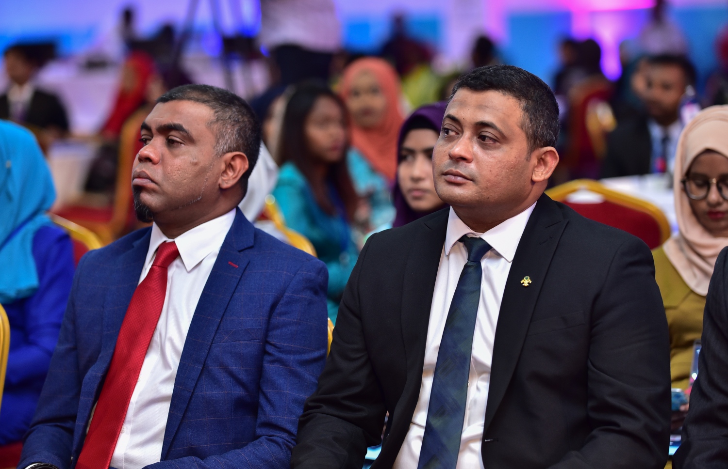 މާލެ: ނޮވެމްބަރު 28، 2017- ދަރުބާރުގޭގައި ކުރިއަށް ގެންދާ ޔޫތު ފޯރަމް ފެށުމުގެ ރަސްމިއްޔާތުގައި، ޔޫތު މިނިސްޓްރީގެ އެގްޒެކެޓިވް ކޯޑިނޭޓަރު ފާރިސް ތޯހާ (ކ) އަދި މޯލްޑިވްސް އޮލިމްޕިކް ކޮމެޓީގެ ސެކްރެޓަރީ ޖެނެރަލް އަހުމަދު މަރްޒޫގް (މަރޭ) ބައިވެރިވެވަޑައިގަންނަވަނީ.---ފޮޓޯ: ހުސެއިން ވަހީދު/މިހާރު