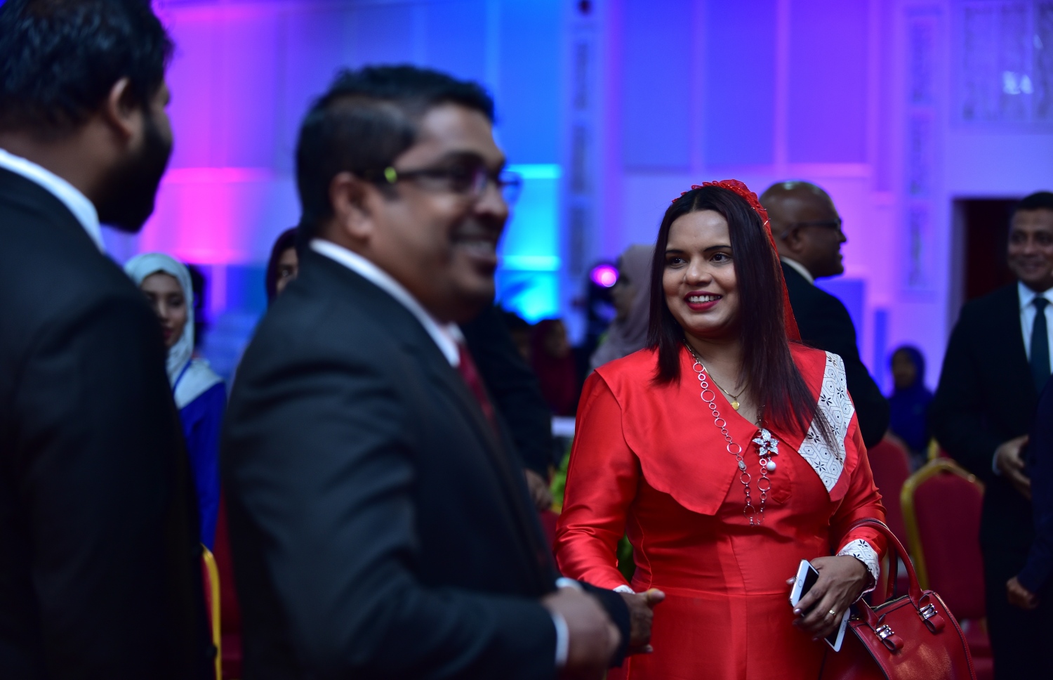 މާލެ: ނޮވެމްބަރު 28، 2017- ދަރުބާރުގޭގައި ކުރިއަށް ގެންދާ ޔޫތު ފޯރަމް ފެށުމުގެ ރަސްމިއްޔާތުގައި، ޒުވާނުންނާއި ކުޅިވަރާ ބެހޭ ވަޒީރު އިރުތިޝާމް ބައިވެރިވެވަޑައިގަންނަވަނީ.---ފޮޓޯ: ހުސެއިން ވަހީދު/މިހާރު