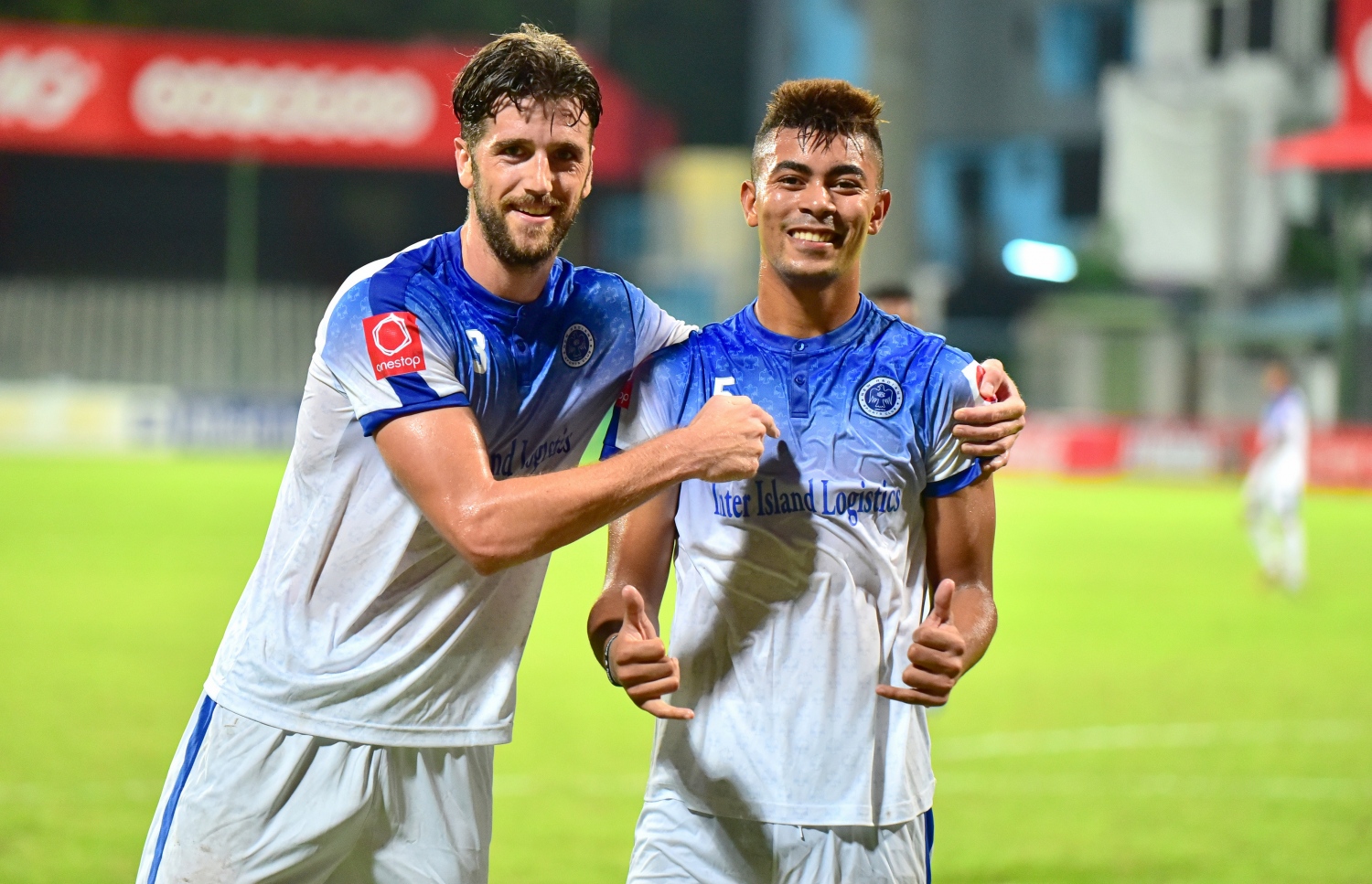 ނިއު ރޭޑިއަންޓަށް ކުރިން ކުޅުނު ބިދޭސީ ދެ ކުޅުންތެރިން