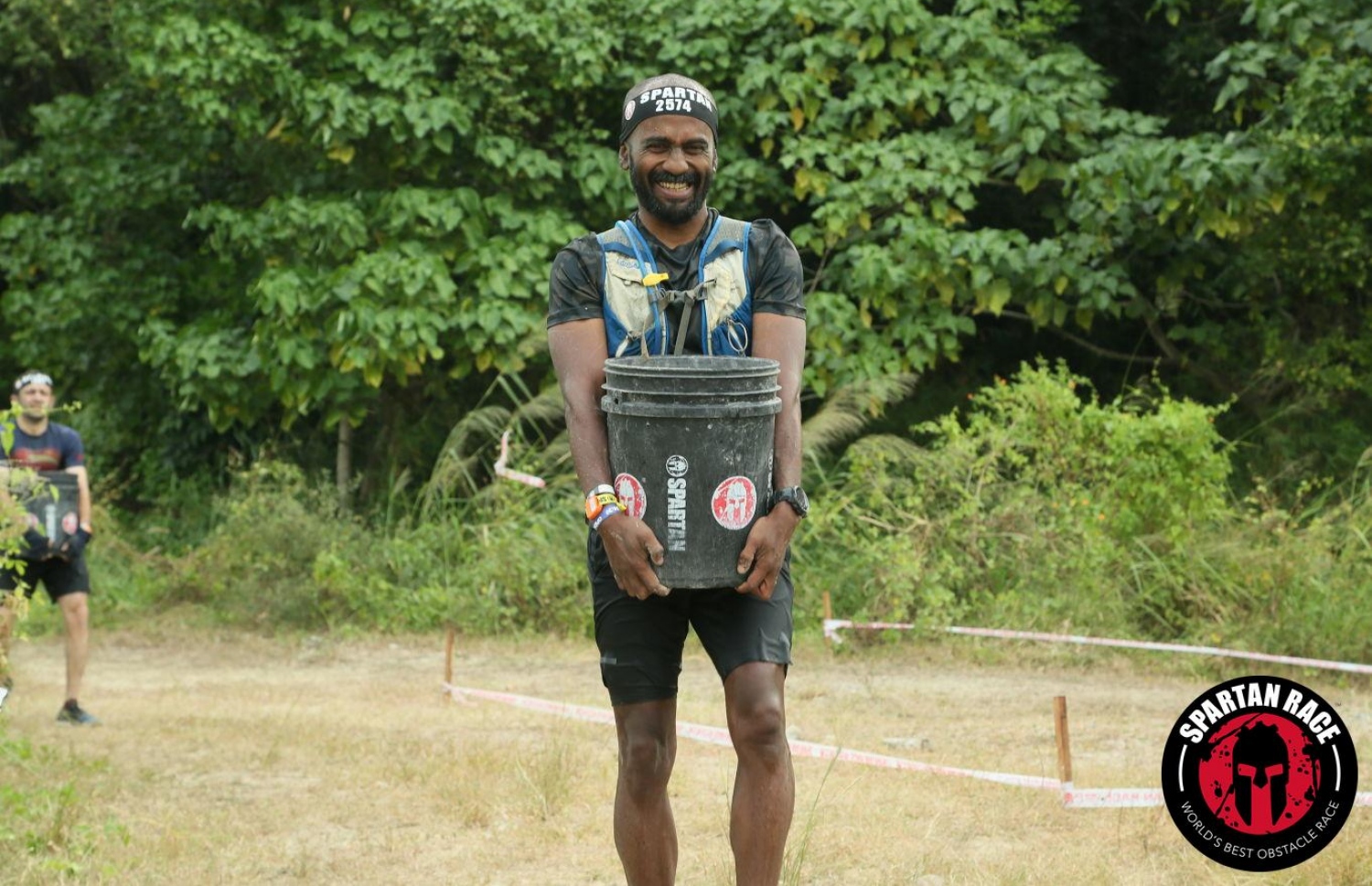 ޒިނާން ސްޕާޓަން ރޭހުގައި އެއްޗެއް އުފުލަނީ: ވަރަށް ބޮޑު ހިތްވަރެއް ކުރަން ޖެހޭ