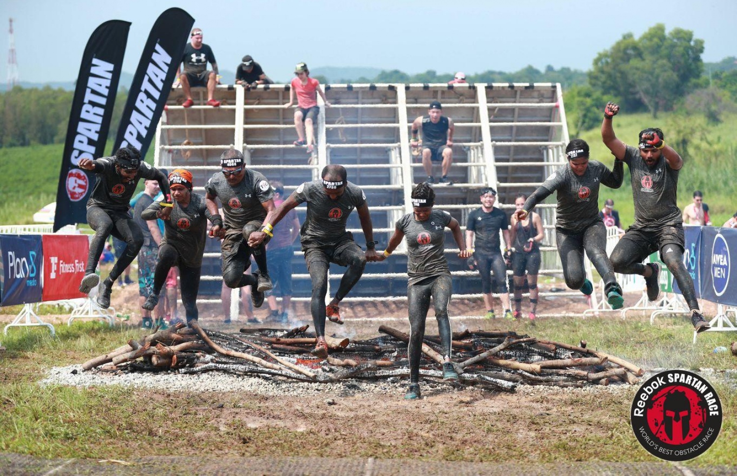 ސްޕާޓަން ރޭހެއްގައި އހެނެް ބައިވެރިންނާ އެކު ޒިނާން (ވ-4).