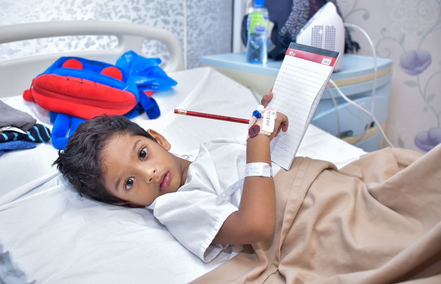 މާލެ: ޑިސެމްބަރު 3، 2017: އައިޖީއެމްއެޗްގައި ކުއްޖަކު ހިތާނުކޮށްފައި. - ފޮޓޯ: ނިޝާން އަލީ/ މިހާރު