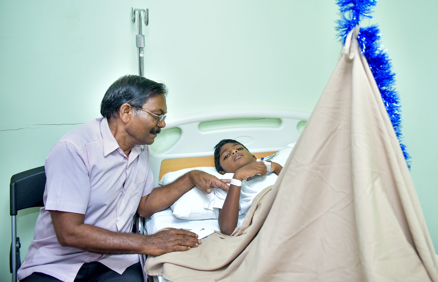 މާލެ: ޑިސެމްބަރު 3، 2017: އައިޖީއެމްއެޗްގައި ކުއްޖަކު ހިތާނުކޮށްފައި. - ފޮޓޯ: ނިޝާން އަލީ/ މިހާރު