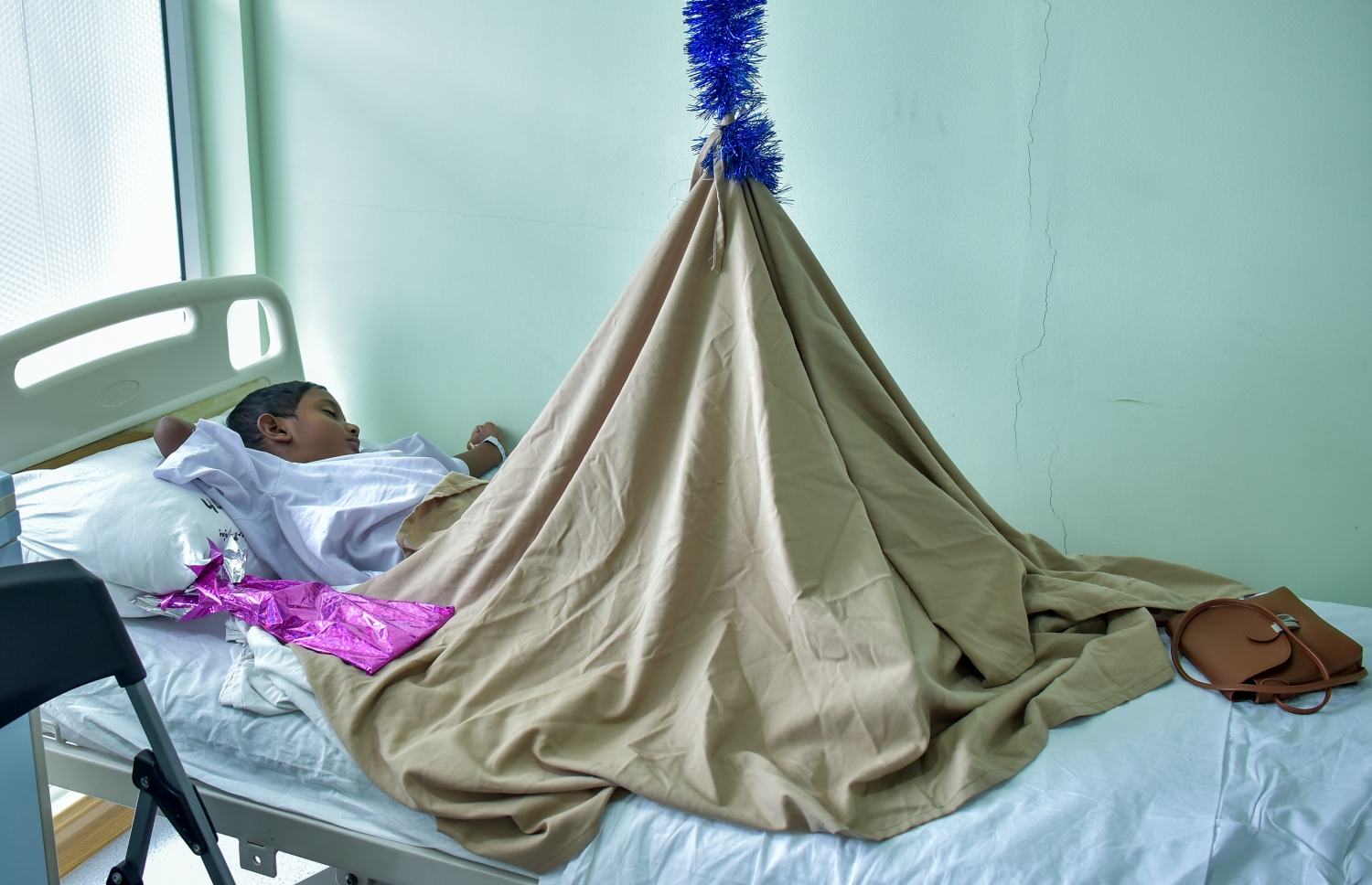 މާލެ: ޑިސެމްބަރު 3، 2017: އައިޖީއެމްއެޗްގައި ކުއްޖަކު ހިތާނުކޮށްފައި. - ފޮޓޯ: ނިޝާން އަލީ/ މިހާރު