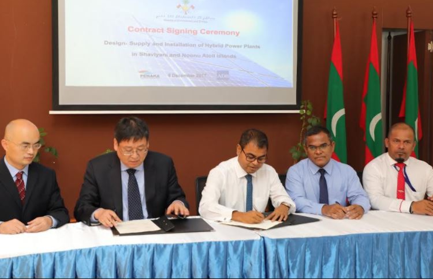 ށ. އަދި ނ. އަތޮޅުގައި ކަރަންޓުގެ މަޝްރޫއު ހިންގުމުގެ އެއްބަސްވުމުގައި ސޮއިކުރަނީ